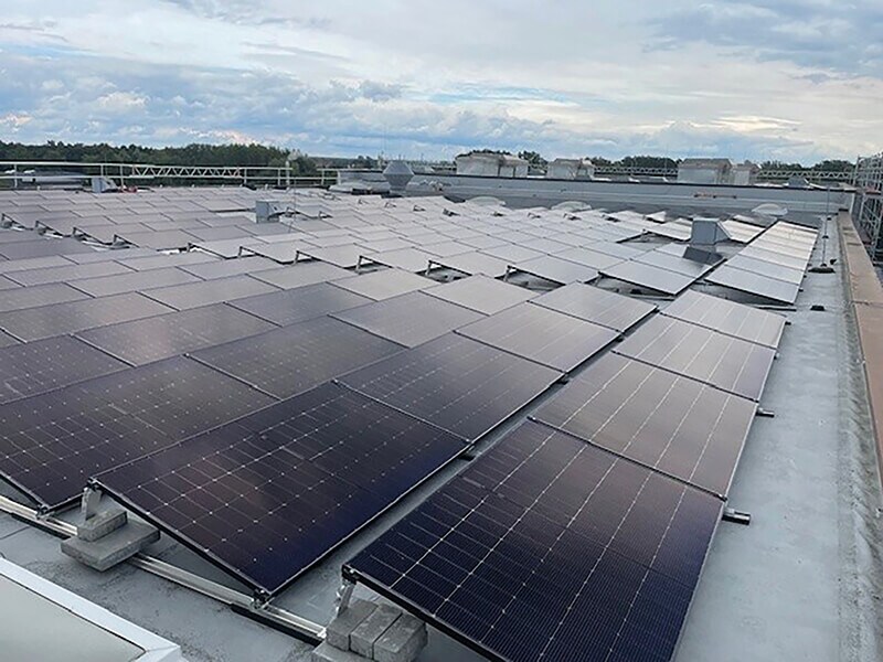 Photovoltaikanlage auf dem Dach der WDT Gebäude