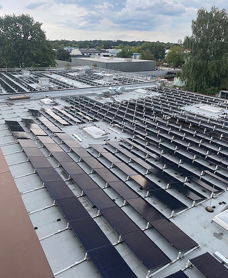 Photovoltaikanlage auf dem Dach der WDT Gebäude