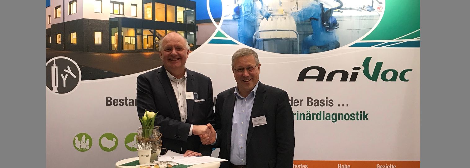 AniCon-WdT Vertragsunterzeichnung.jpeg